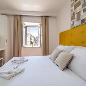 Bed & Breakfast Luxury Old Town, Zara