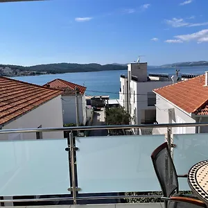 apartments-cavar-trogir.hotels-in-trogir.com/